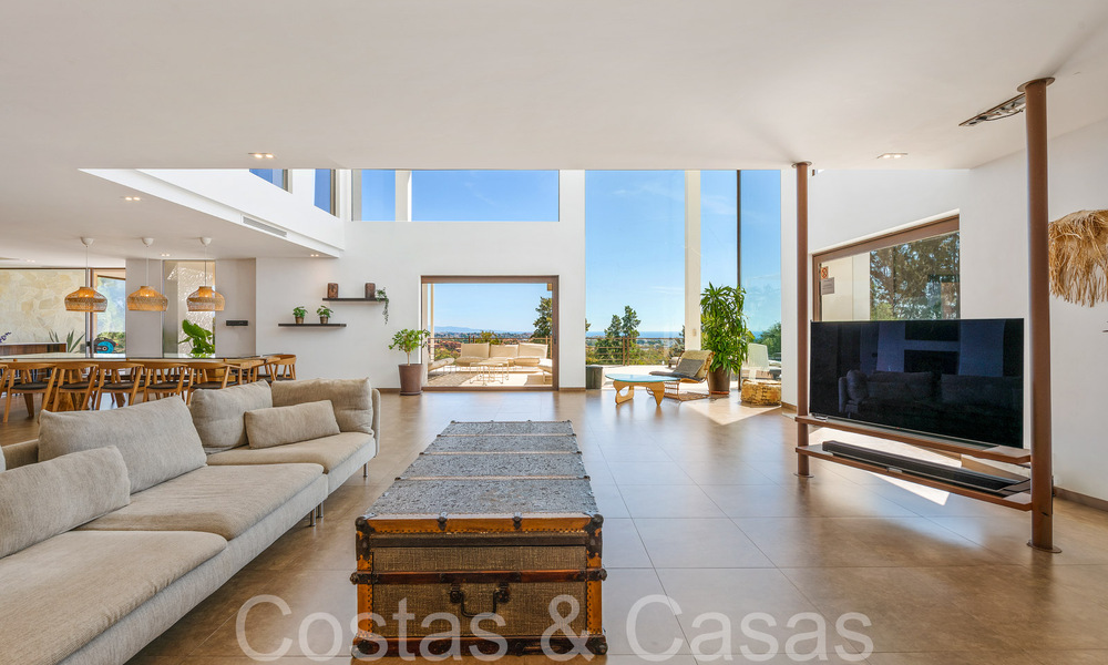 Ready to move, high-end designer villa for sale, frontline golf with sea views in Benahavis - Marbella 68425