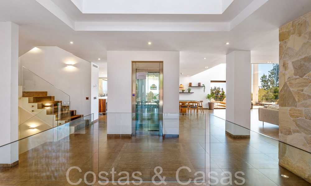 Ready to move, high-end designer villa for sale, frontline golf with sea views in Benahavis - Marbella 68428