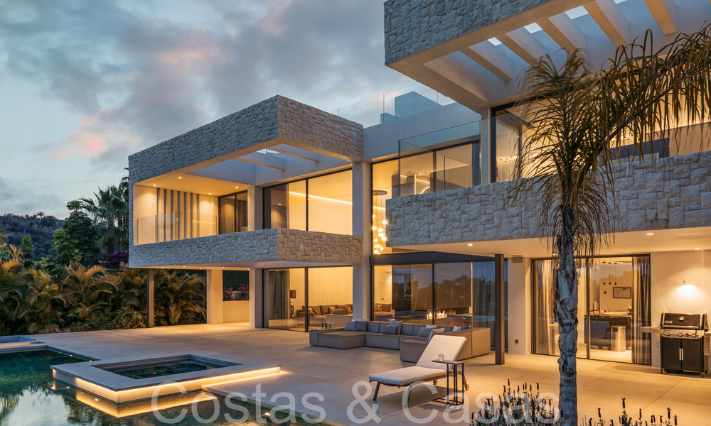 Spacious, modernist luxury villa for sale overlooking the golf course in Benahavis - Marbella 68140