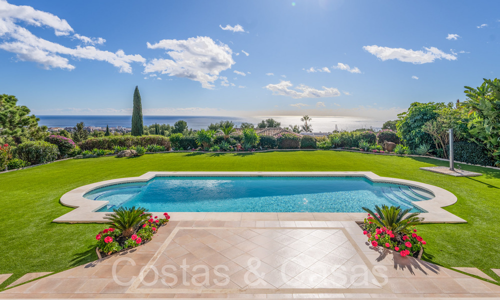 Classic Mediterranean villa with breathtaking sea views for sale in Marbella's leading Cascada de Camojan 68499