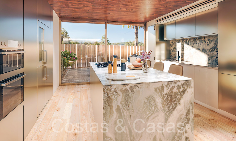 Modern new build villas for sale within walking distance of a beautiful golf clubhouse on the New Golden Mile, between Marbella and Estepona 68555