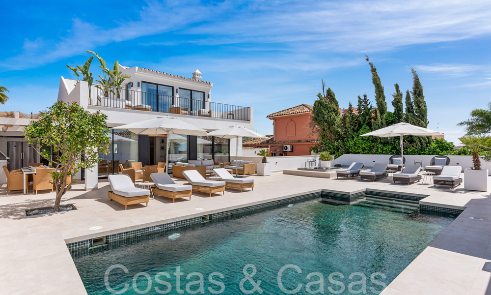 Ready to move in, chic Mediterranean luxury villa for sale, beachside east of Marbella centre 68635