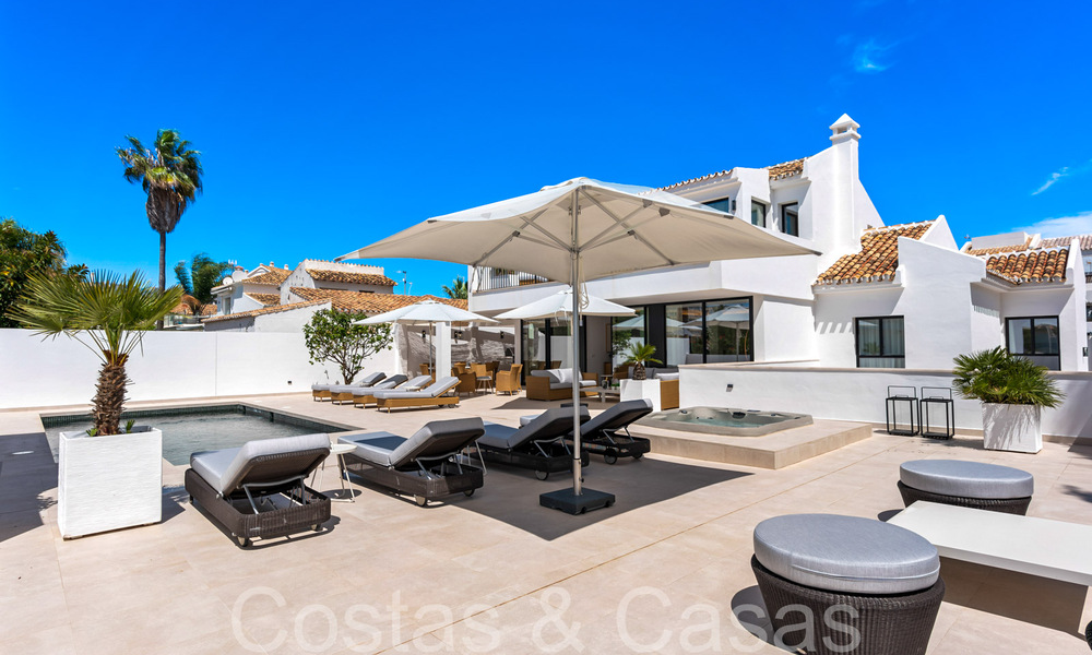 Ready to move in, chic Mediterranean luxury villa for sale, beachside east of Marbella centre 68647