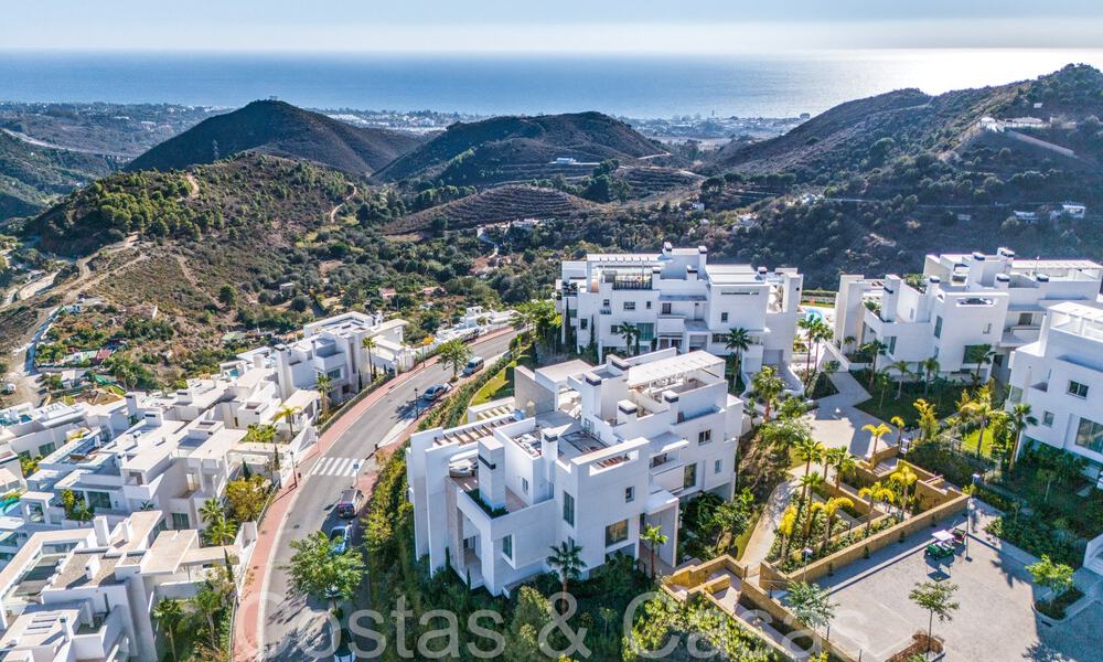 Ready to move in! Contemporary garden apartment with beautiful sea views for sale, a short drive from Marbella centre 68668