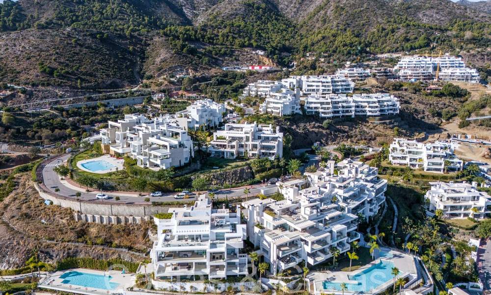 Ready to move in! Contemporary garden apartment with beautiful sea views for sale, a short drive from Marbella centre 68669