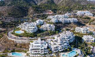 Ready to move in! Contemporary garden apartment with beautiful sea views for sale, a short drive from Marbella centre 68669 