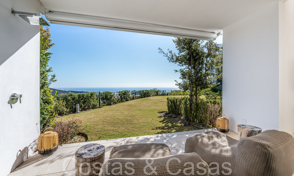 Ready to move in! Contemporary garden apartment with beautiful sea views for sale, a short drive from Marbella centre 68670