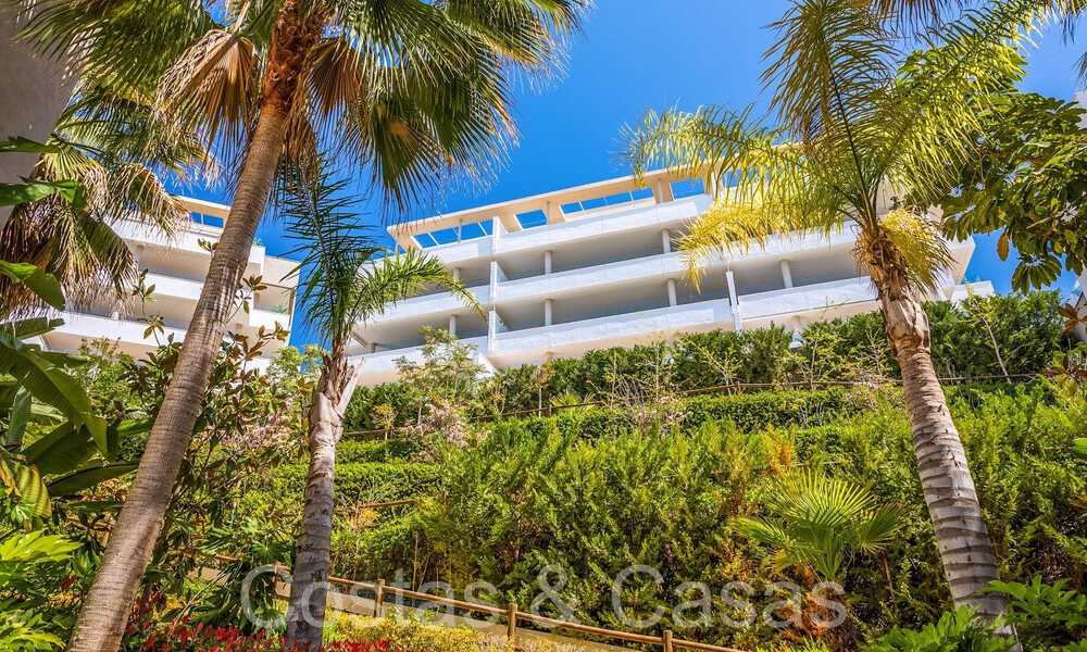 Ready to move in modern apartment for sale with panoramic views in exclusive Benahavis – Marbella 68540