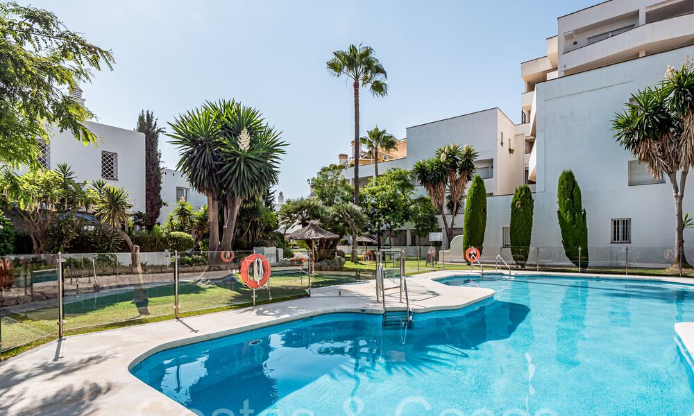 Luxurious 4-bedroom apartment for sale in gated community in Nueva Andalucia, Marbella 68734