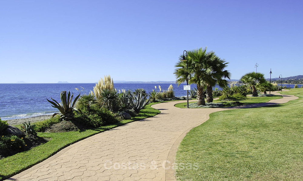 Luxurious 3 bedroom apartment for sale in a beach complex on the New Golden Mile between Marbella and Estepona 68846