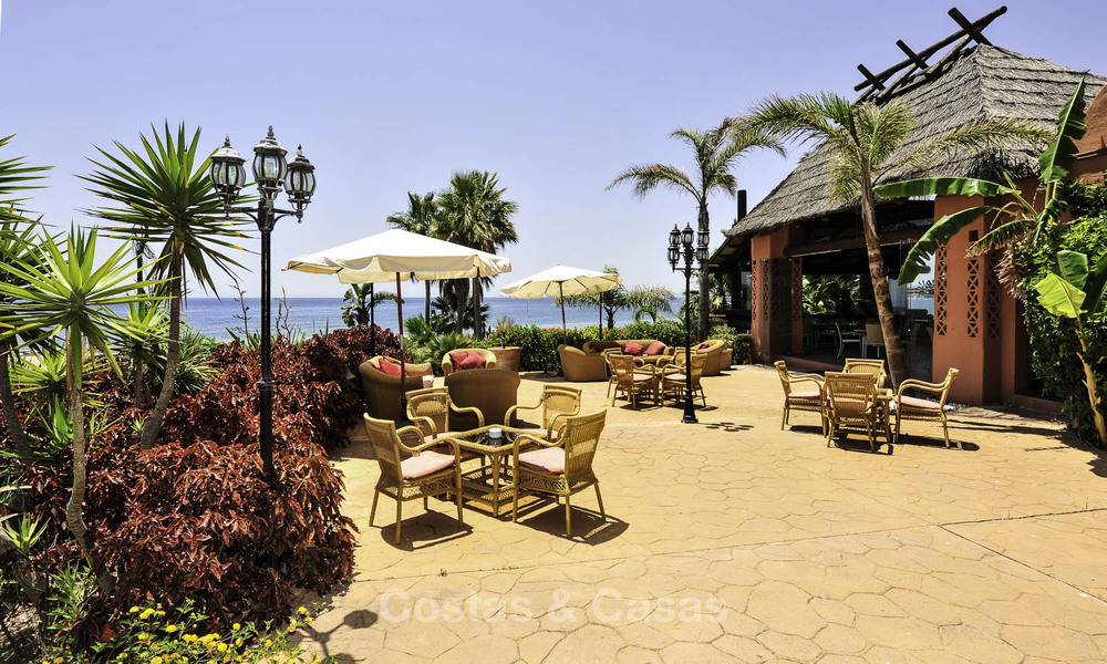 Luxurious 3 bedroom apartment for sale in a beach complex on the New Golden Mile between Marbella and Estepona 68849