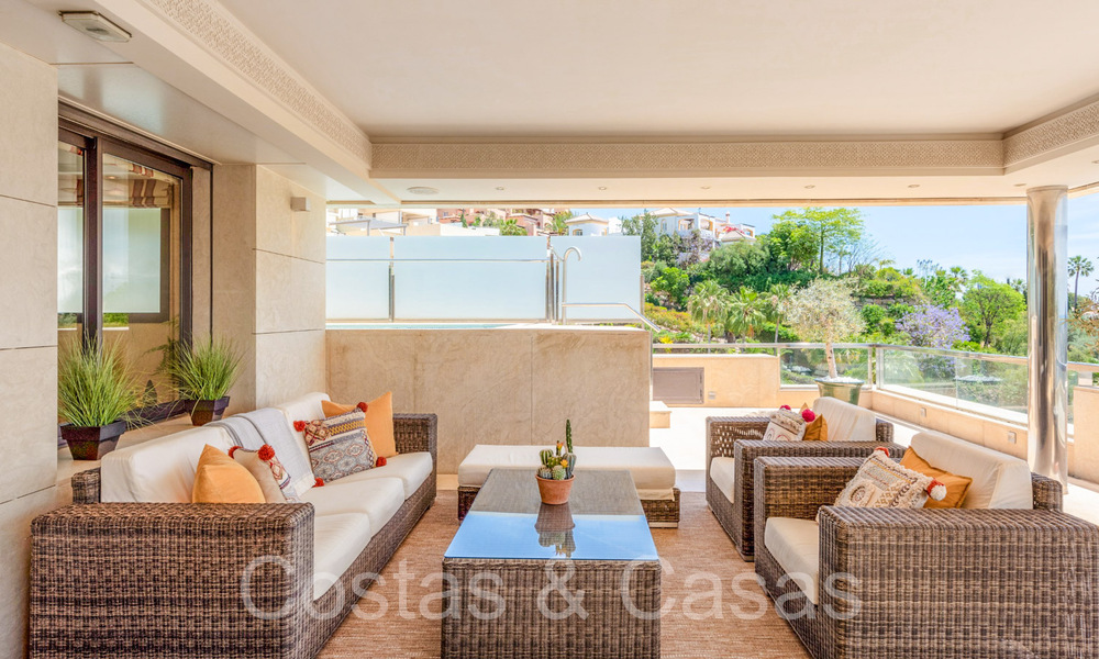 Luxurious duplex penthouse for sale with private pool and sea views in Nueva Andalucia, Marbella 68964