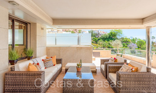 Luxurious duplex penthouse for sale with private pool and sea views in Nueva Andalucia, Marbella 68964 