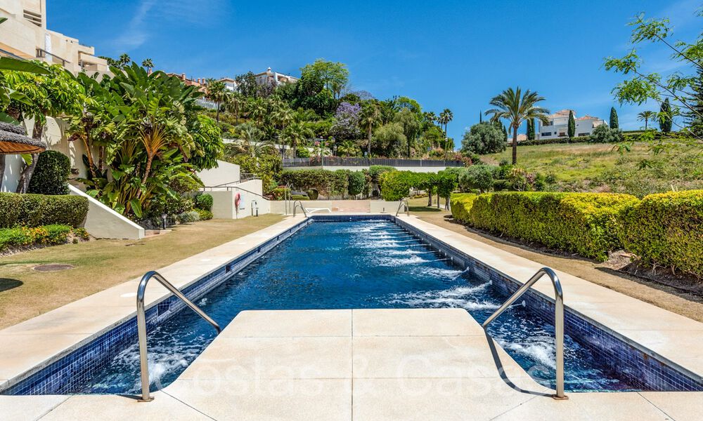 Luxurious duplex penthouse for sale with private pool and sea views in Nueva Andalucia, Marbella 68967