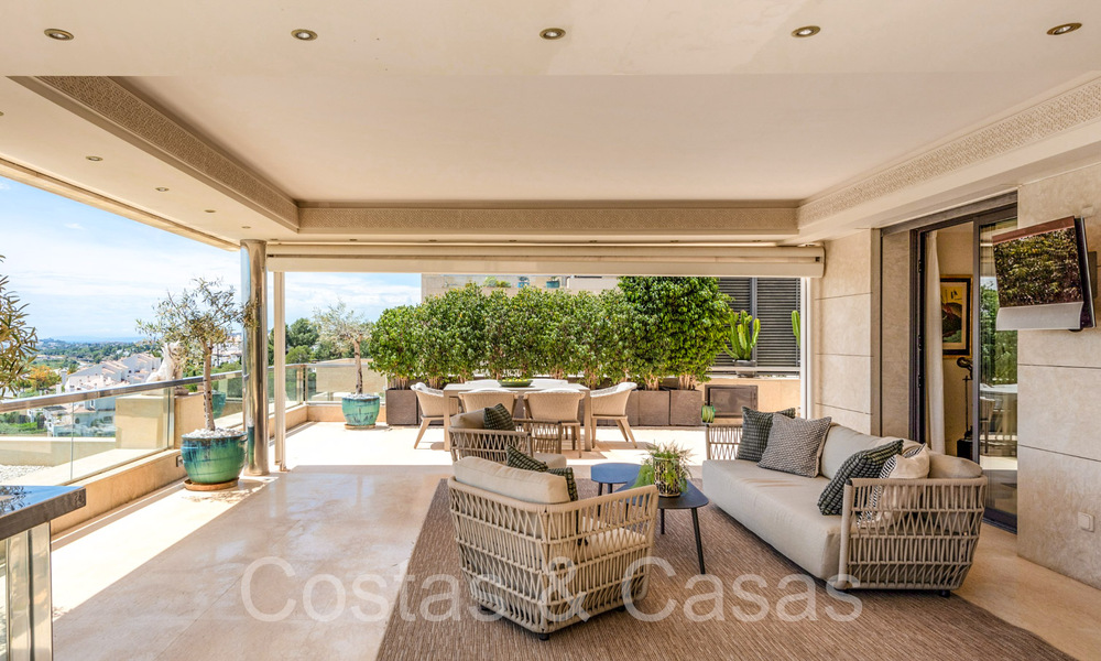 Luxurious duplex penthouse for sale with private pool and sea views in Nueva Andalucia, Marbella 68970