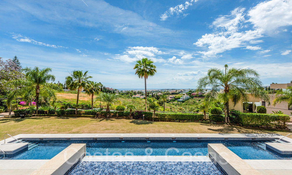 Luxurious duplex penthouse for sale with private pool and sea views in Nueva Andalucia, Marbella 68973