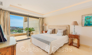 Luxurious duplex penthouse for sale with private pool and sea views in Nueva Andalucia, Marbella 68980 