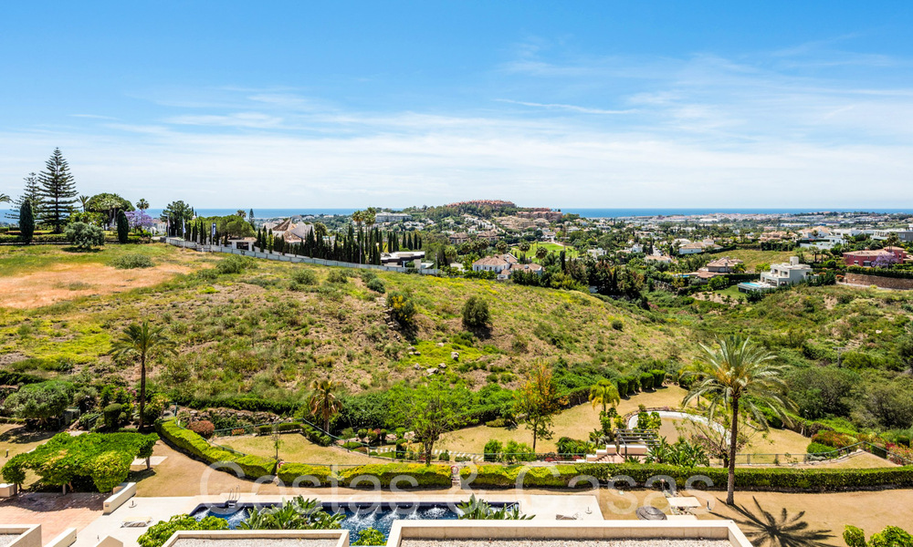 Luxurious duplex penthouse for sale with private pool and sea views in Nueva Andalucia, Marbella 68991