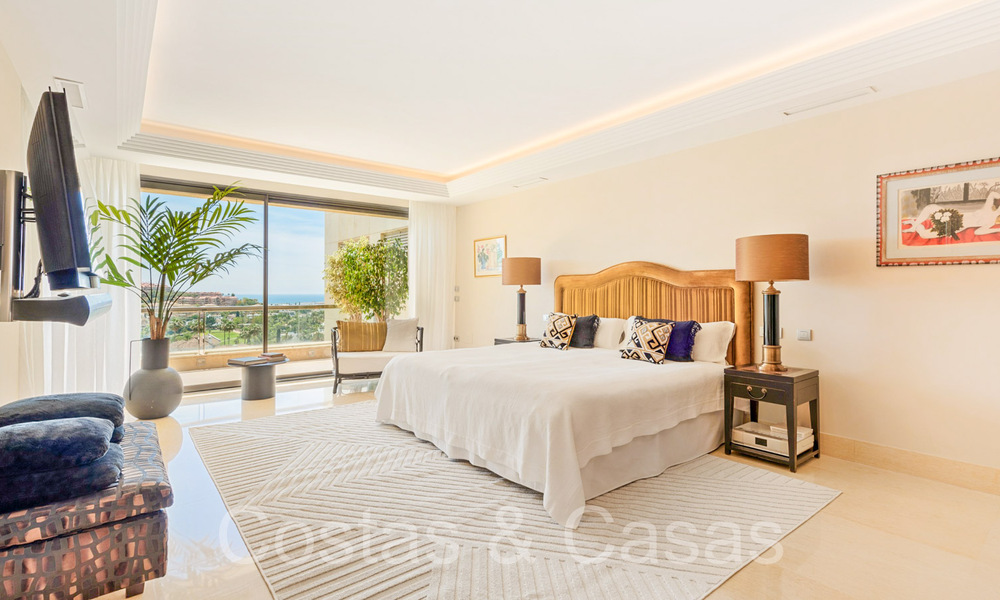 Luxurious duplex penthouse for sale with private pool and sea views in Nueva Andalucia, Marbella 68994