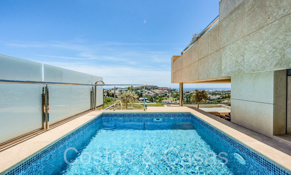 Luxurious duplex penthouse for sale with private pool and sea views in Nueva Andalucia, Marbella 68997