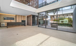 State-of-the-art design home for sale in an innovative complex on Marbella's Golden Mile, a stone's throw from the beach 69003 