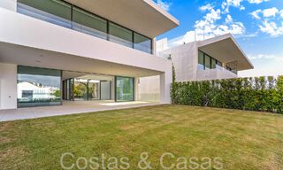 State-of-the-art design home for sale in an innovative complex on Marbella's Golden Mile, a stone's throw from the beach 69006 