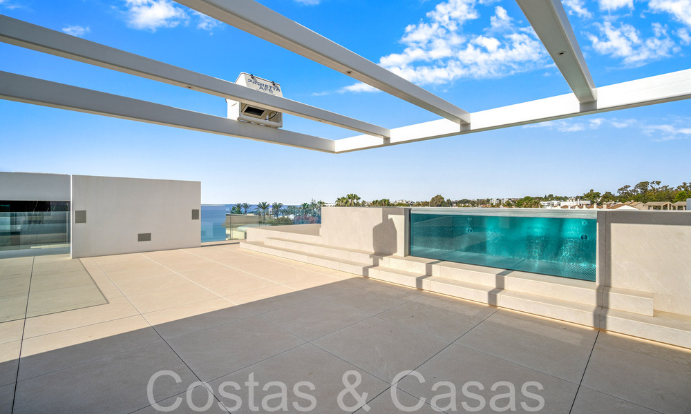 State-of-the-art design home for sale in an innovative complex on Marbella's Golden Mile, a stone's throw from the beach 69023