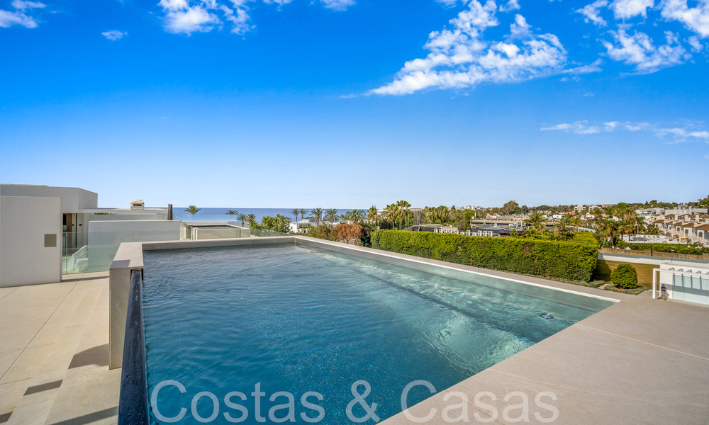 State-of-the-art design home for sale in an innovative complex on Marbella's Golden Mile, a stone's throw from the beach 69028