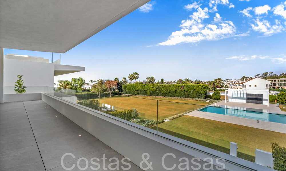 State-of-the-art design home for sale in an innovative complex on Marbella's Golden Mile, a stone's throw from the beach 69030