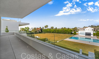 State-of-the-art design home for sale in an innovative complex on Marbella's Golden Mile, a stone's throw from the beach 69030 