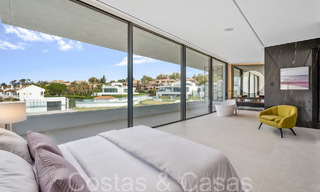 State-of-the-art design home for sale in an innovative complex on Marbella's Golden Mile, a stone's throw from the beach 69042 