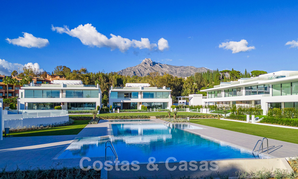 Resale! Ultra-modern designer home for sale in a prime complex on Marbella's Golden Mile. Ready to move in. 69355