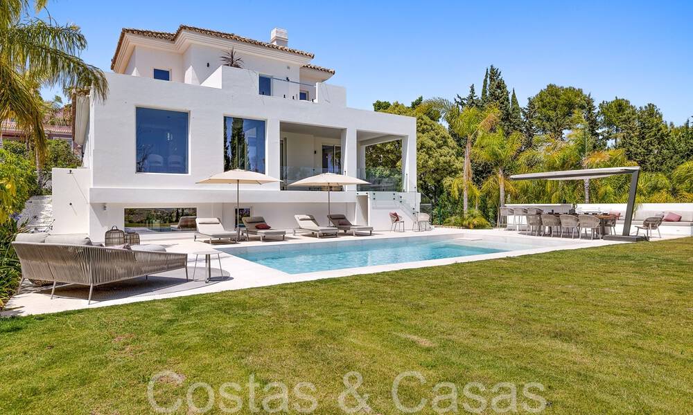 Beautiful renovated villa in contemporary Mediterranean style for sale, adjacent to the golf course in Benahavis - Marbella 69223