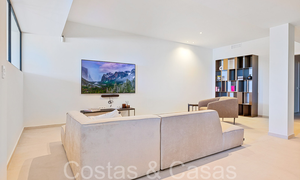 Beautiful renovated villa in contemporary Mediterranean style for sale, adjacent to the golf course in Benahavis - Marbella 69237