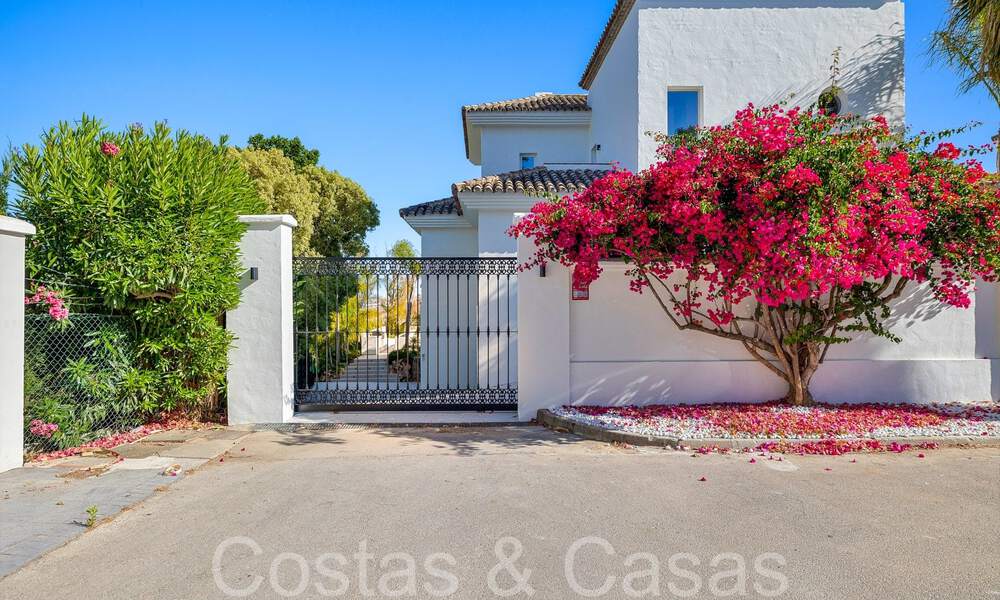 Beautiful renovated villa in contemporary Mediterranean style for sale, adjacent to the golf course in Benahavis - Marbella 69246