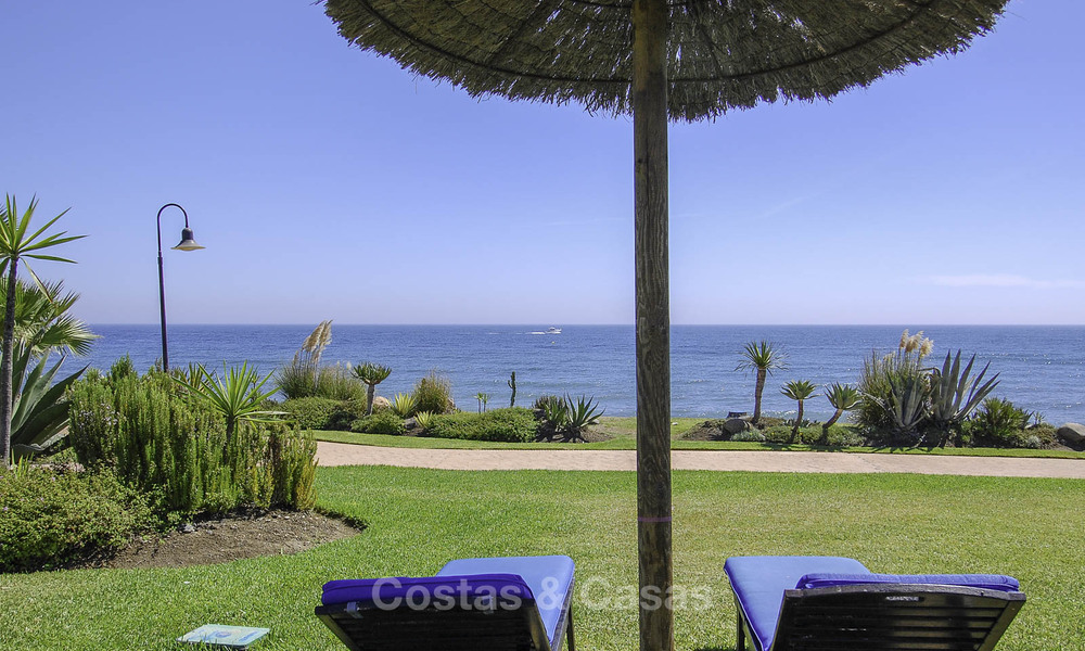 Superior garden apartment in a prime beachfront complex on the New Golden Mile between Marbella and Estepona 69397