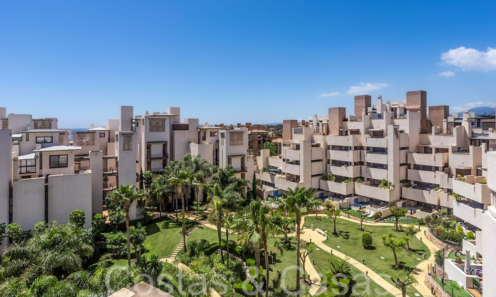 Penthouse for sale in a first line beach complex on the New Golden Mile between Marbella and Estepona 69346