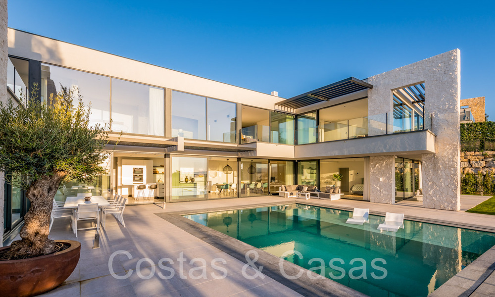 Superior luxury villa for sale, frontline golf with panoramic mountain, golf and sea views in Benahavis - Marbella 69304