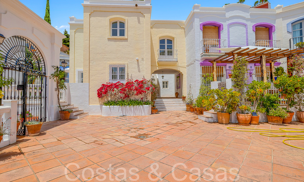 Charming townhouse for sale in a gated urbanization in the hills of Marbella - Benahavis 69487