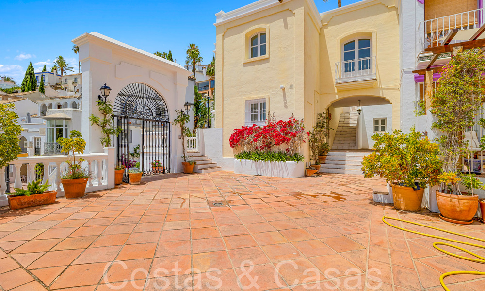 Charming townhouse for sale in a gated urbanization in the hills of Marbella - Benahavis 69488