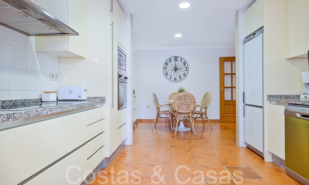 Spacious 3-bedroom apartment for sale within walking distance of the beach and the centre in San Pedro, Marbella 69544