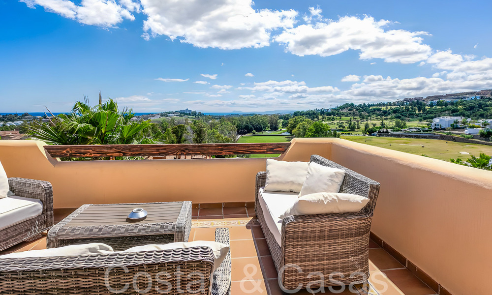 Ready to move in luxury penthouse with magnificent views of the golf course and the Mediterranean Sea for sale in Benahavis - Marbella 69626