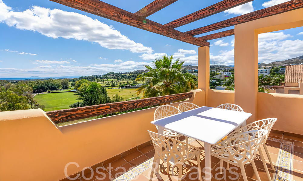 Ready to move in luxury penthouse with magnificent views of the golf course and the Mediterranean Sea for sale in Benahavis - Marbella 69628