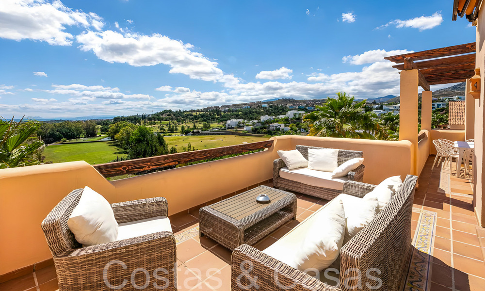 Ready to move in luxury penthouse with magnificent views of the golf course and the Mediterranean Sea for sale in Benahavis - Marbella 69637