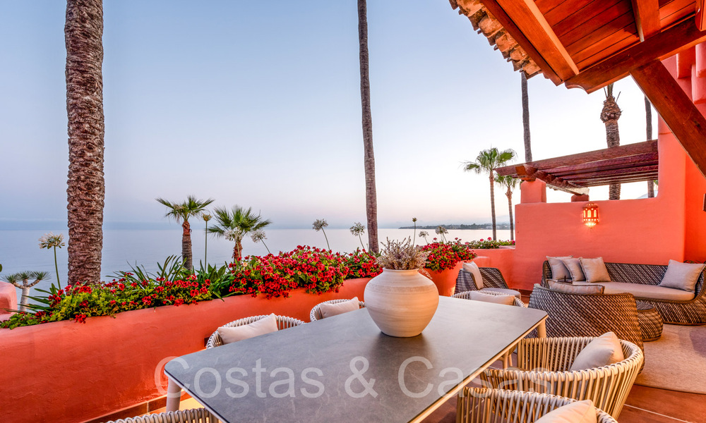 Sophisticated, frontline beach apartment for sale in an exclusive complex on the New Golden Mile, Marbella - Estepona 69955