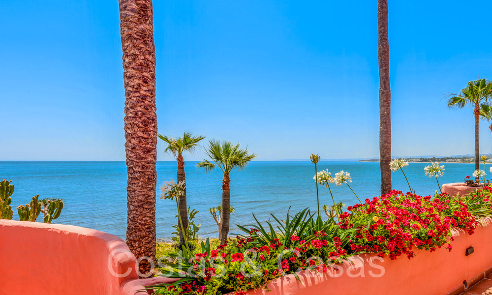 Sophisticated, frontline beach apartment for sale in an exclusive complex on the New Golden Mile, Marbella - Estepona 69961