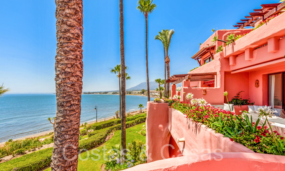 Sophisticated, frontline beach apartment for sale in an exclusive complex on the New Golden Mile, Marbella - Estepona 69962