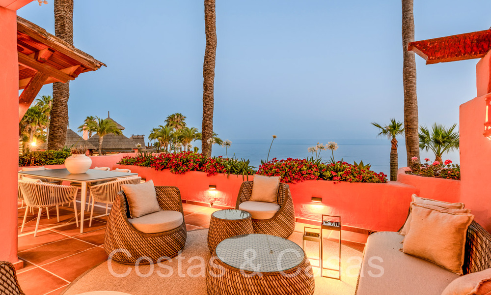 Sophisticated, frontline beach apartment for sale in an exclusive complex on the New Golden Mile, Marbella - Estepona 69964