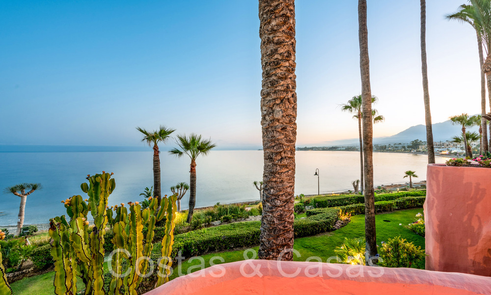 Sophisticated, frontline beach apartment for sale in an exclusive complex on the New Golden Mile, Marbella - Estepona 69966