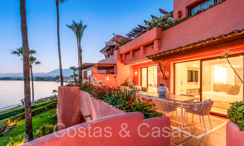 Sophisticated, frontline beach apartment for sale in an exclusive complex on the New Golden Mile, Marbella - Estepona 69967